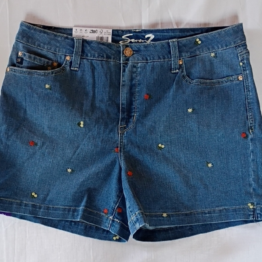 Seven7 Women's Denim Shorts with Floral Embroidery Size 16 - Picture 2 of 9